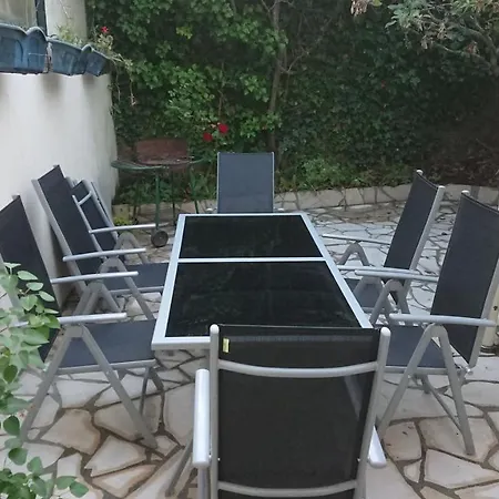Un 2eme Etage A 300 Metres De La Mer, !