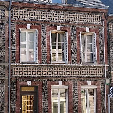 Un 2eme Etage A 300 Metres De La Mer, ! 홈스테이 *