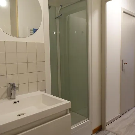 Un 2eme Etage A 300 Metres De La Mer, !