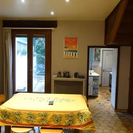 Quarto em Acomodações Particulares Un étage à 300 Mètres De La ! Fécamp