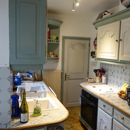 Un 2eme étage à 300 Mètres De La Mer, !